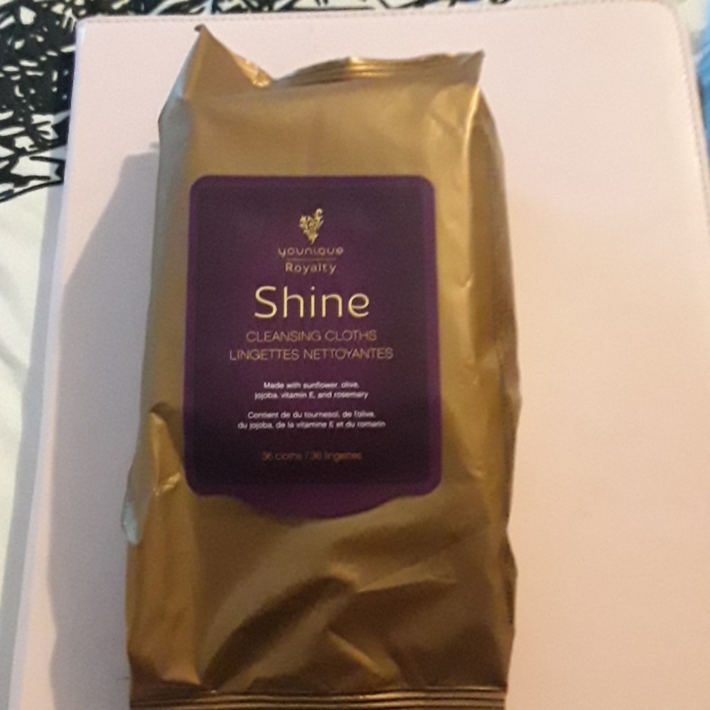 Cleansing wipes